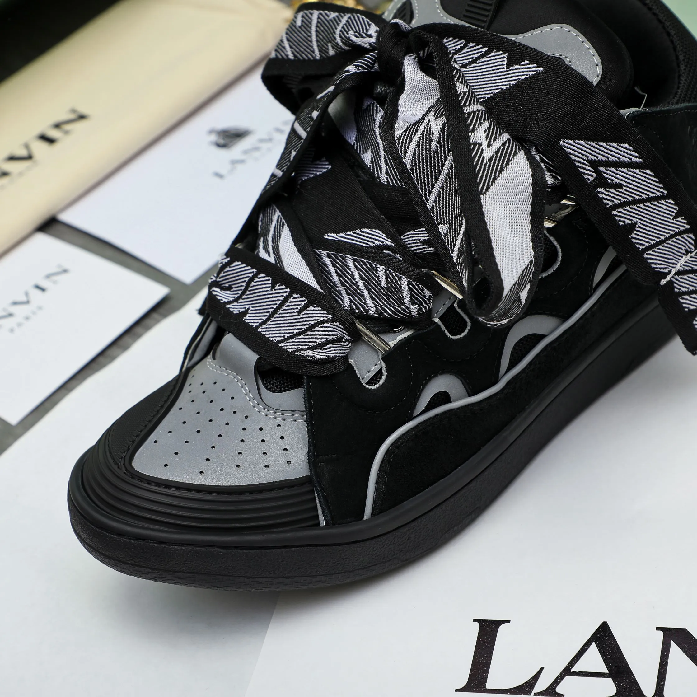 Men's shoes 💰740 [Lanvin] Lanvin high-end quality original casual shoes for couples - Upper: imported frosted cowhide stitched with breathable mesh - Lining: Lycra elastic lining - Outsole: original rubber outsole - Super high quality control·Fine workmanship: highlighted (high-end·luxury·grade) -Size: 36-45 (45 can be customized)